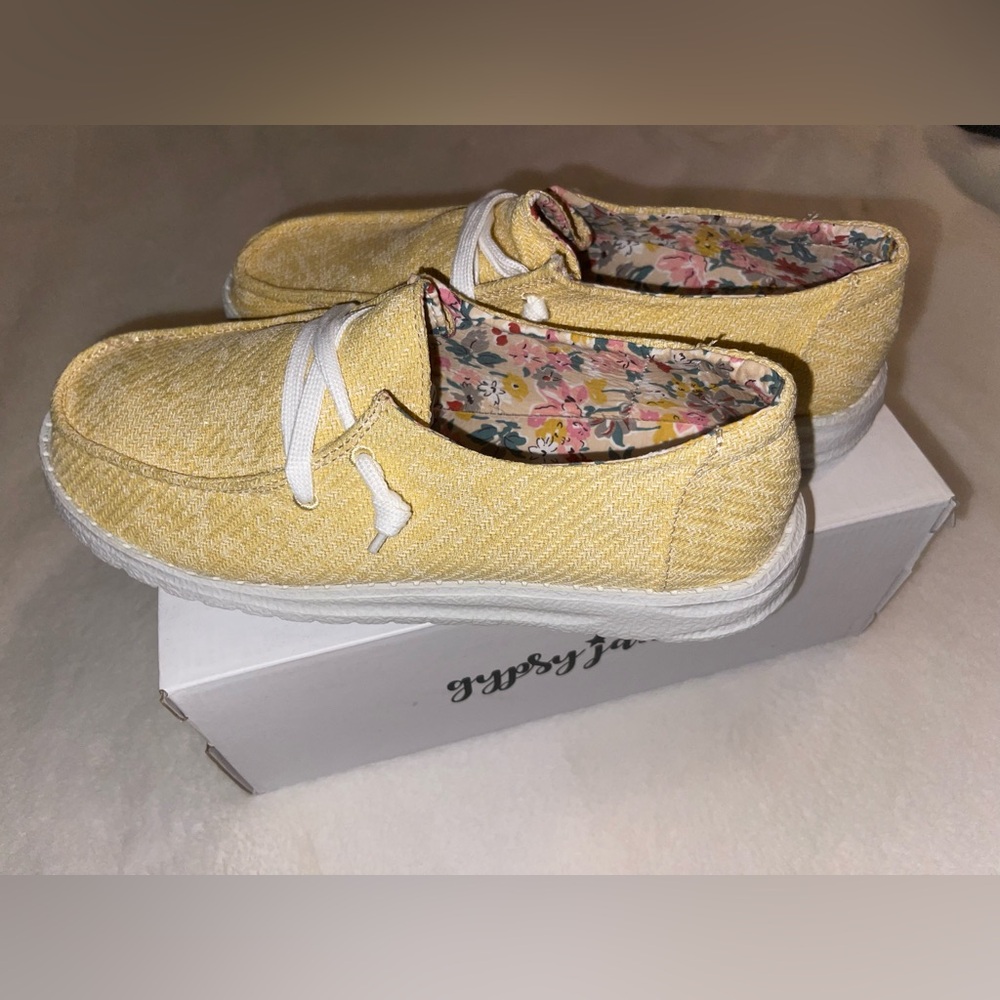 🖤NWT Yellow Rosa Slip-ons - Picture 4 of 7